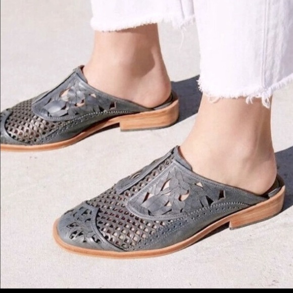 Free People Womens Size 41 Charcoal Leather Paramount Slip-On Laser Cut Mule - Picture 1 of 5